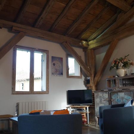 Gite De La Jument Grise Lescheroux Exteriör bild