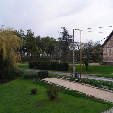Gite De La Jument Grise Lescheroux Exteriör bild