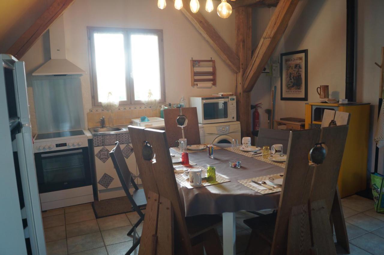 Gite De La Jument Grise Lescheroux Exteriör bild