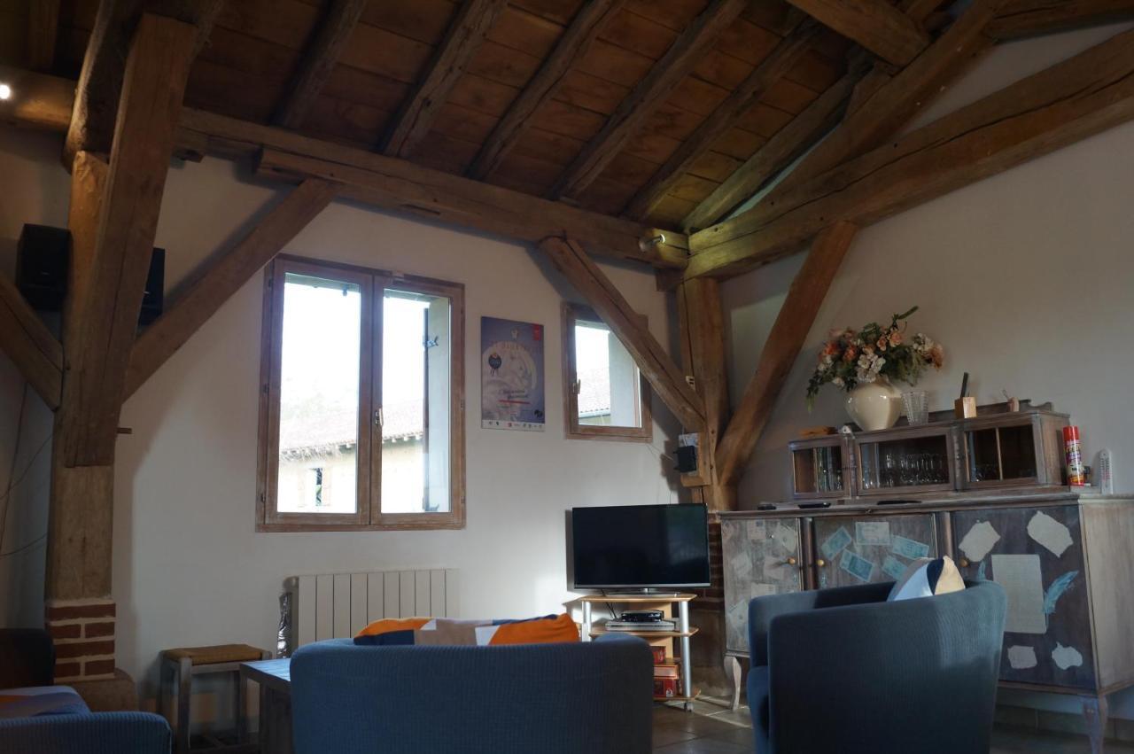 Gite De La Jument Grise Lescheroux Exteriör bild
